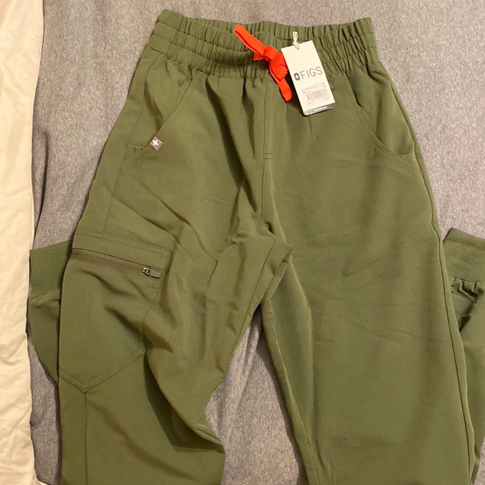 Limited edition Figs women’s dark olive joggers